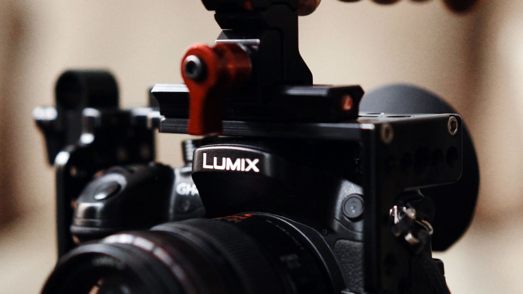 Rigging the Panasonic GH3/GH4: D|Cage, G-Cup, Atomos Power Station